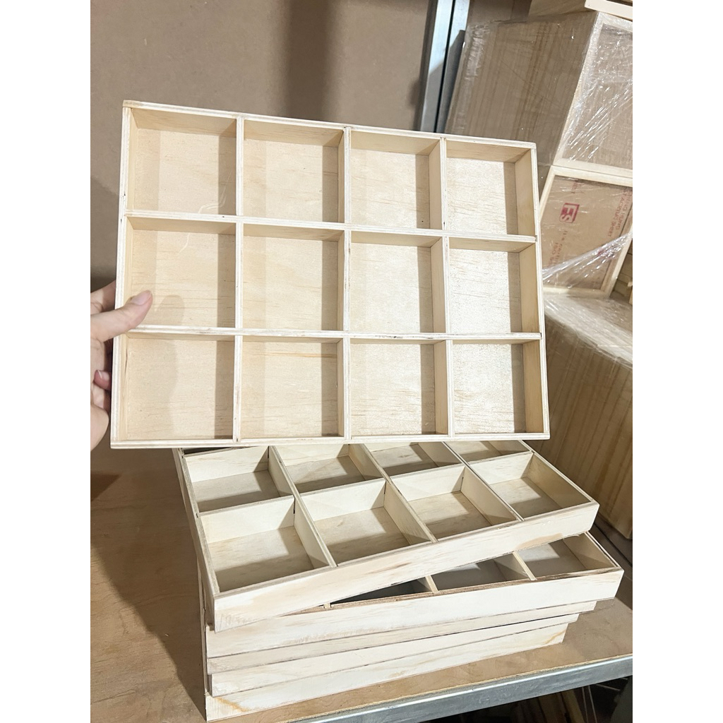 Khay gỗ đựng đồ chia 12 ngăn đa năng tiện dụng KT: 33*25*3 cm