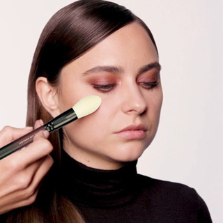 Cọ Má Hồng Nhỏ Và Highlight ZOEVA Zoeva Opulence Luxe Highlight Brush 105