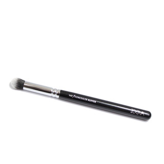 Cọ Trang Điểm Che Khuyết Điểm Đầu Tròn ZOEVA Luxe Complete Concealer Buffer 142