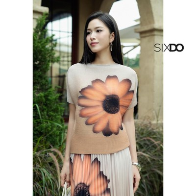 Áo nữ dập ly họa tiêt hoa cúc SIXDO (Brown Flared Woven Blouse)
