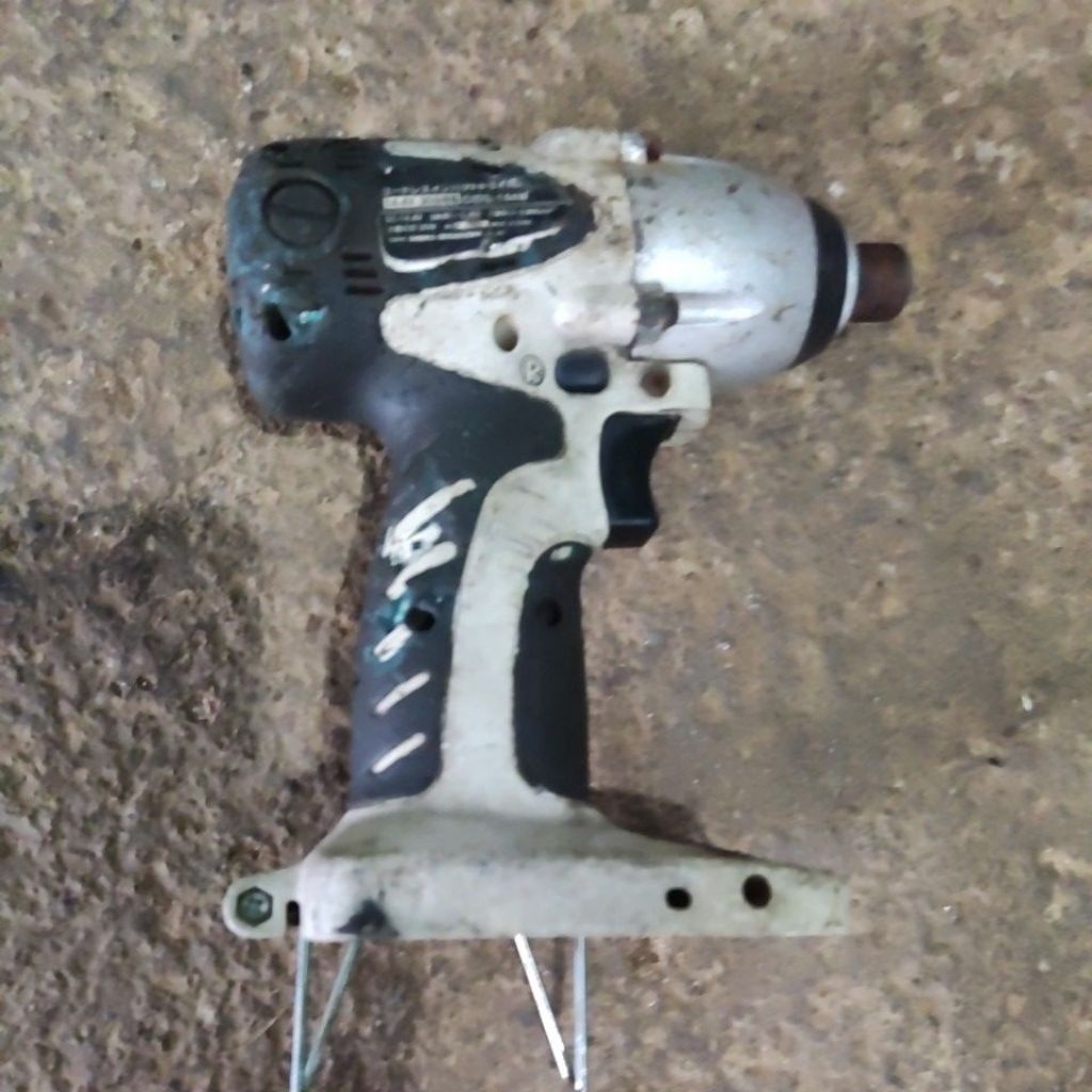 máy bắn vít cids 14v4 hoạt động OK bao khỏe,ngoại hình ko đẹp nên thanh lý giá rẻ ae về sử dụng