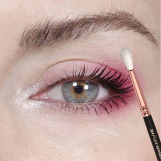Cọ Trang Điểm Trộn Và Tán Màu Mắt ZOEVA Rose Golden Luxe Defined Crease Brush 224