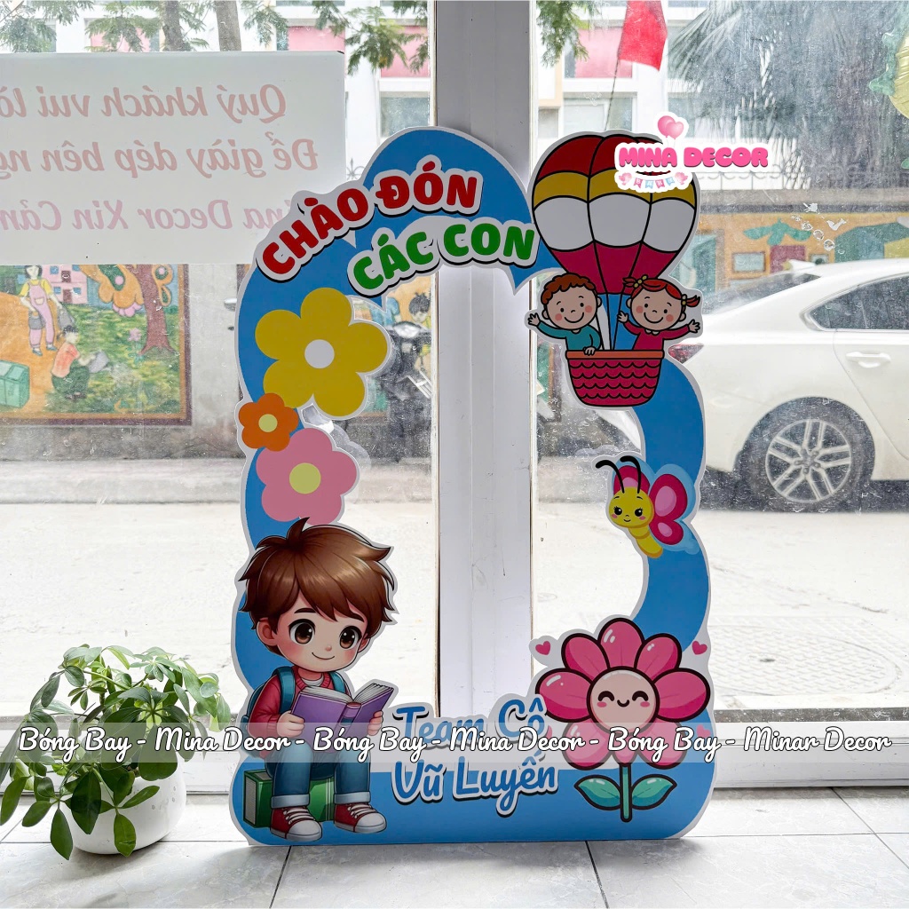 Khung check in cầm tay chụp ảnh khai giảng cỡ 55cm x 74cm