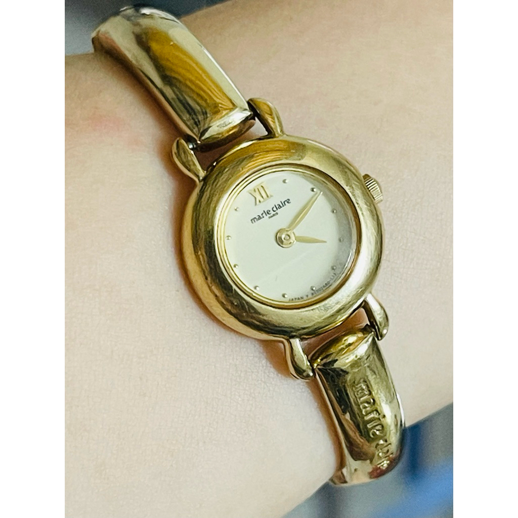 Đồng hồ Marie Claire Nhật dây dáng còng vàng siêu xinh.