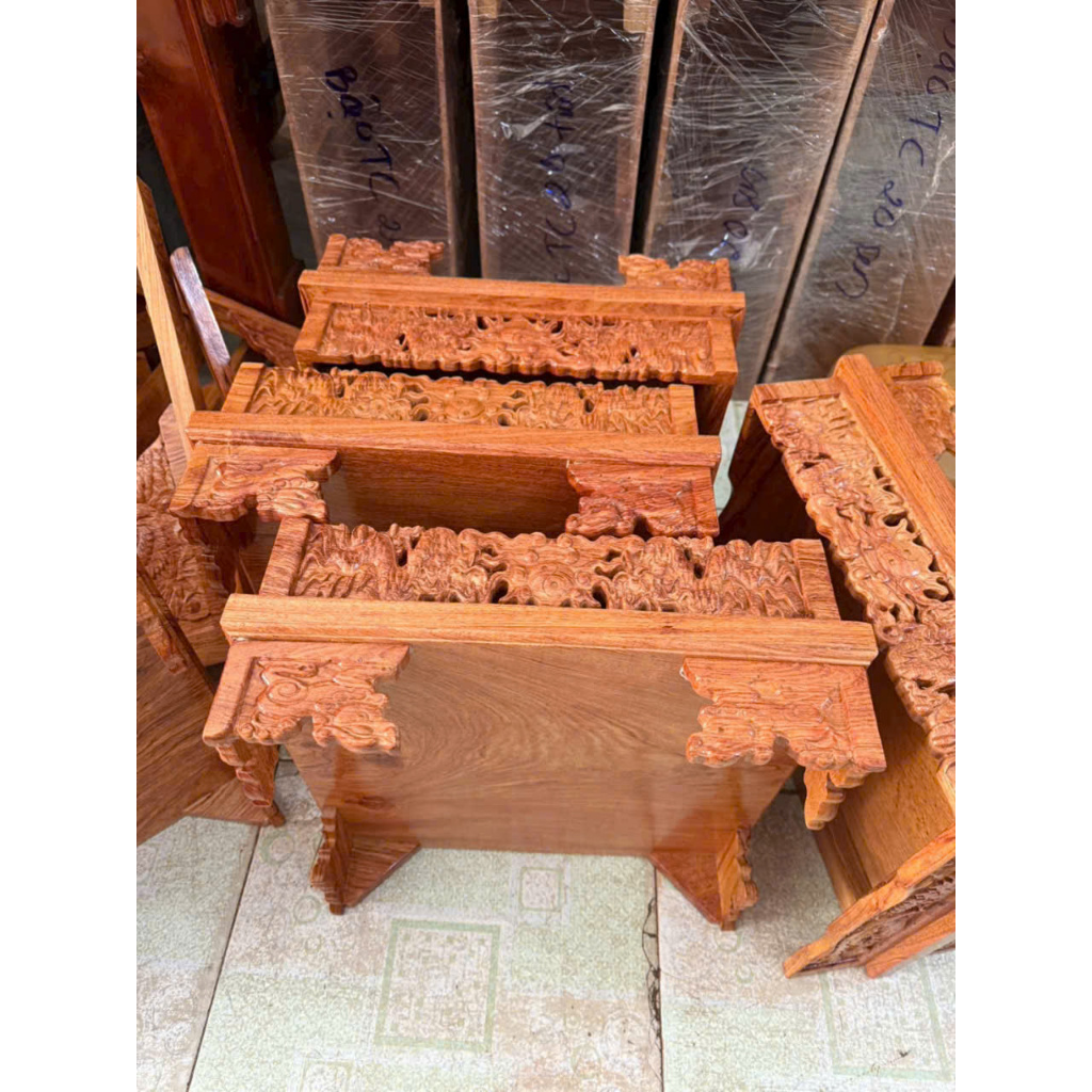 Bàn thờ treo tường gỗ hương đá chạm rồng 40x40 cm kèm cặp ke