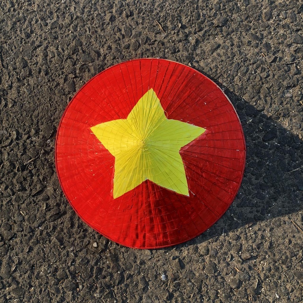 Nón Lá Quốc Kỳ Việt Nam Người Lớn - Nón Lá Cờ Đỏ Sao Vàng Đi concert, Đi Bão, Tự Hào Dân Tộc, Phụ Ki