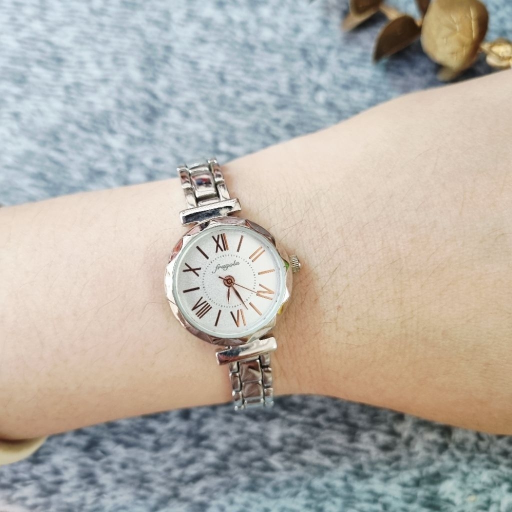 Đồng hồ nữ số la mã