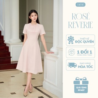 Váy Đầm Thiết Kế Nữ YAME Cổ Tròn Yếm Xếp Ly Viền Ren Phối Nơ Chiết Eo Dáng Dài Vân Hoa Thanh Lịch Công Sở - Noure YV649