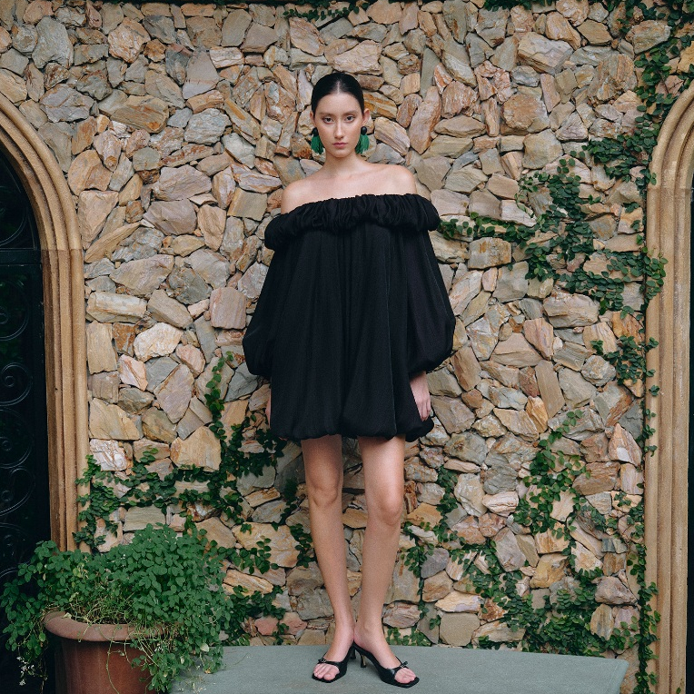  RANDOMLIST - Đầm trễ vai tay phồng bèo nhún thanh lịch  Màu đen  