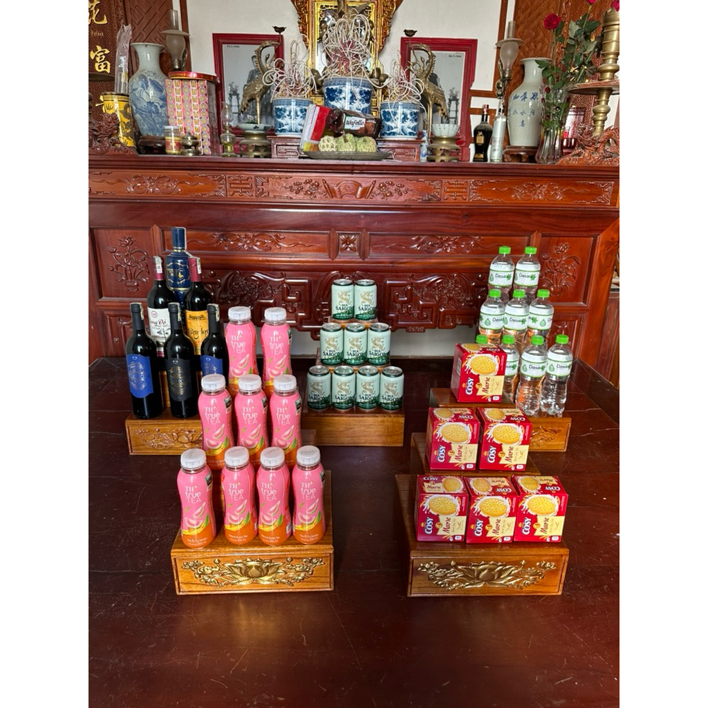 Đôn thờ 3 tầng hình cánh hoa bày nước, nước ngọt,bánh kẹo,.. để bàn thờ chắc chân và rất trang nghiêm