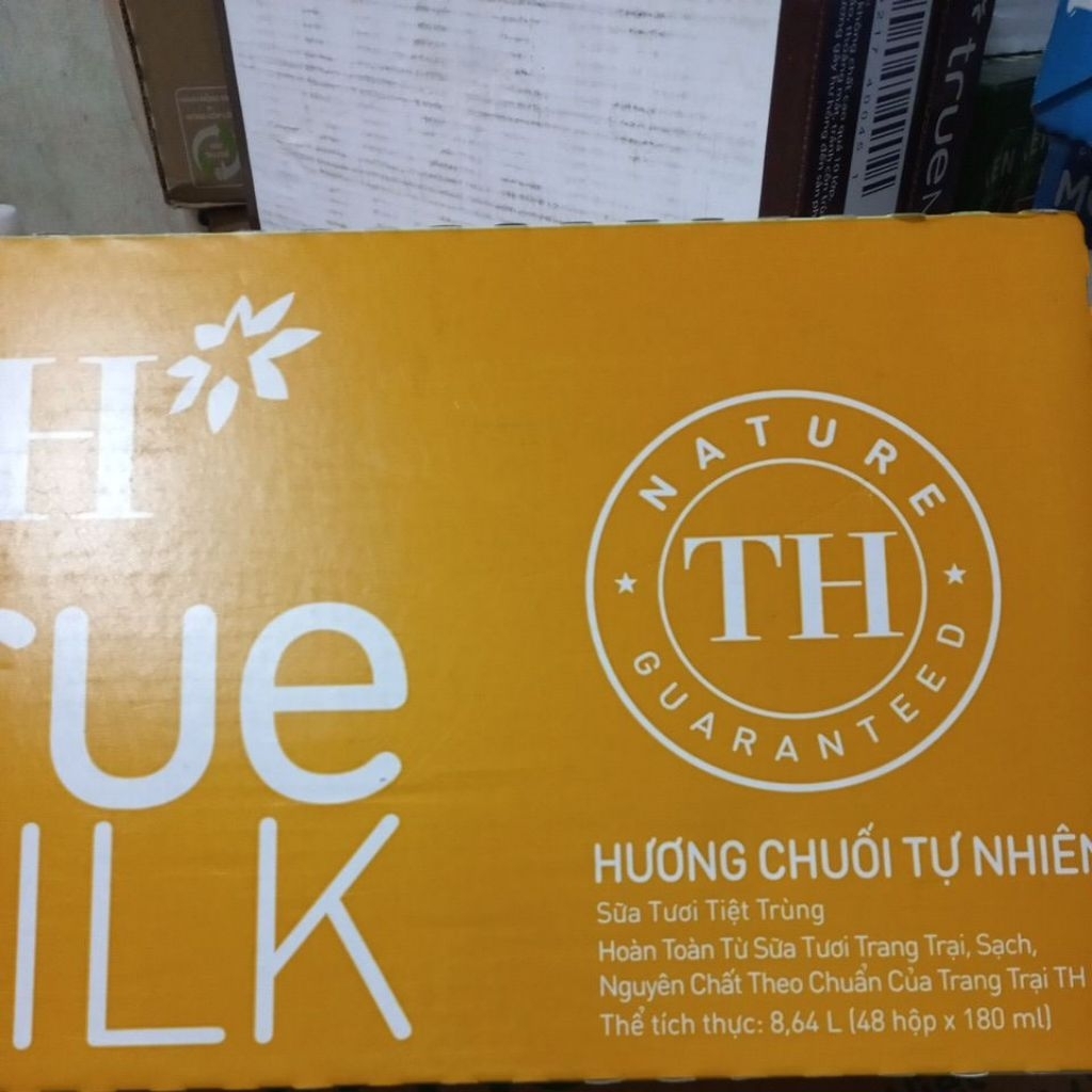 Thùng sữa tươi TH true milk hương chuối tự nhiên 180ml