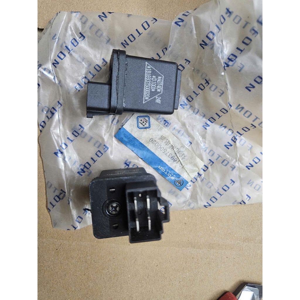 RƠ LE ĐÈN 4 CHÂN 1B16937500020 THACO FORLAND FD9000,FLD800C,FLD800B,FLD600A