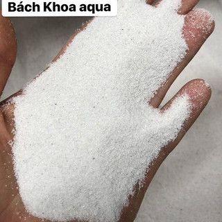 Cát trắng mịn trải nền hồ cá