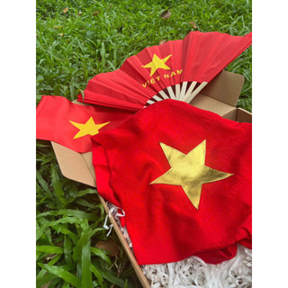 Khăn choàng cờ đỏ sao vàng - Niềm tin yêu tổ quốc