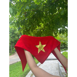 Khăn choàng cờ đỏ sao vàng - Niềm tin yêu tổ quốc