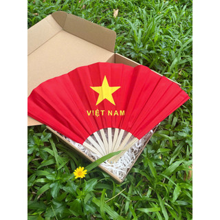Khăn choàng cờ đỏ sao vàng - Niềm tin yêu tổ quốc