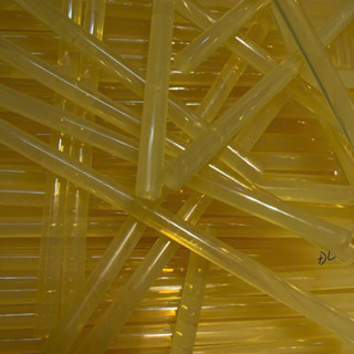 Keo nến lớn 1kg thanh lý – Giá rẻ – Vỏ xấu nhẹ, keo vẫn dẻo, dính tốt - Dùng máy bắn keo lớn