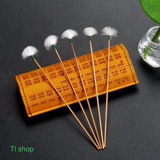 5 Cây lông ngỗng thân gỗ se tai thư giãn.