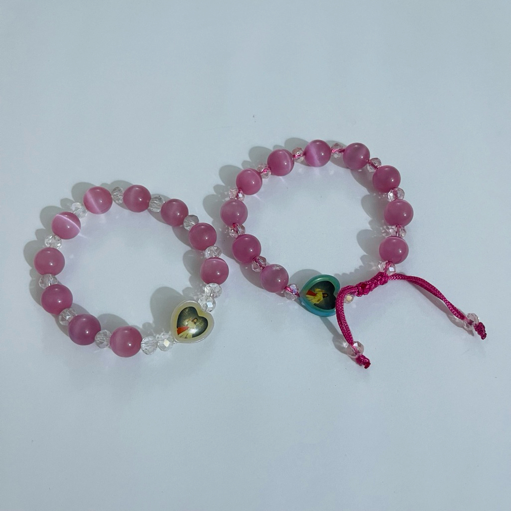 Vòng tay chuỗi Mân Côi màu hồng - hạt tròn pha lê, mặt trái tim Đức Mẹ/ Thánh Gia- Rosary_store