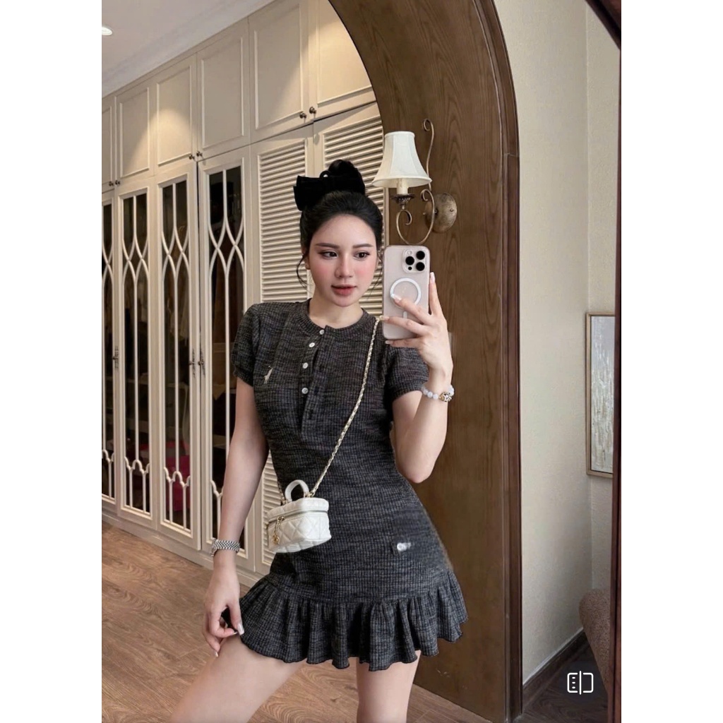 [Váy Ngắn Dáng Xòe Nữ Tính] Đầm Thun Nữ Kẻ Xám Form Ôm Tôn Dáng – Cổ Tròn, Tay Ngắn, Bo Eo, Viền Xòe, Chất Co Giãn | BigBuy360 - bigbuy360.vn