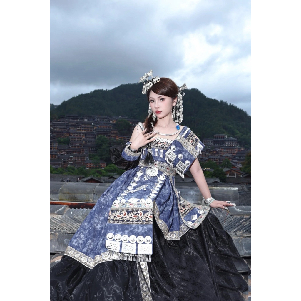 Trang phục miêu cương xanh