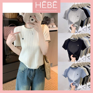  Áo nữ mongtoghi Mimi cổ tròn phối viền màu thêu họa tiết tim xinh xắn Áo nữ ngắn tay vải dệt kim basic thời trang HEBE 