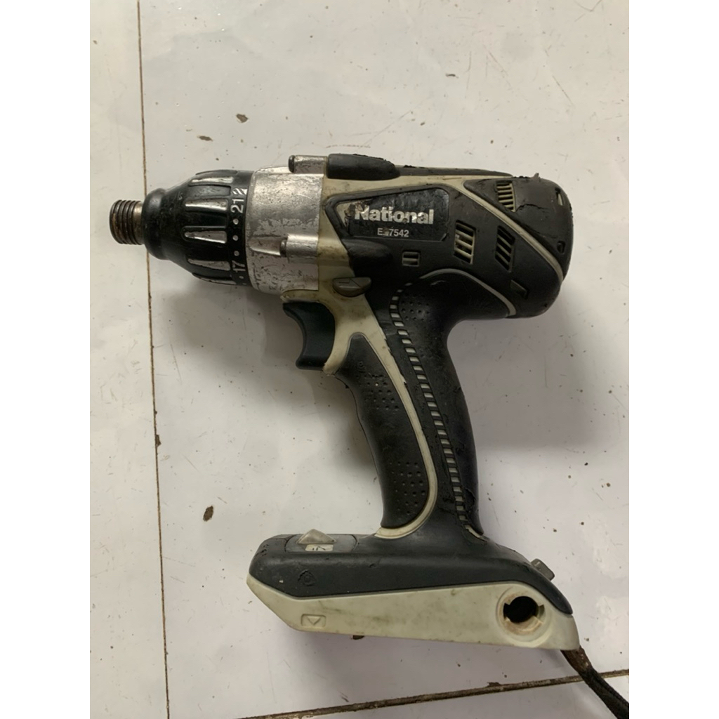 Thanh lý thân máy bắt vít vừa búa vừa cấp trượt National EZ7542