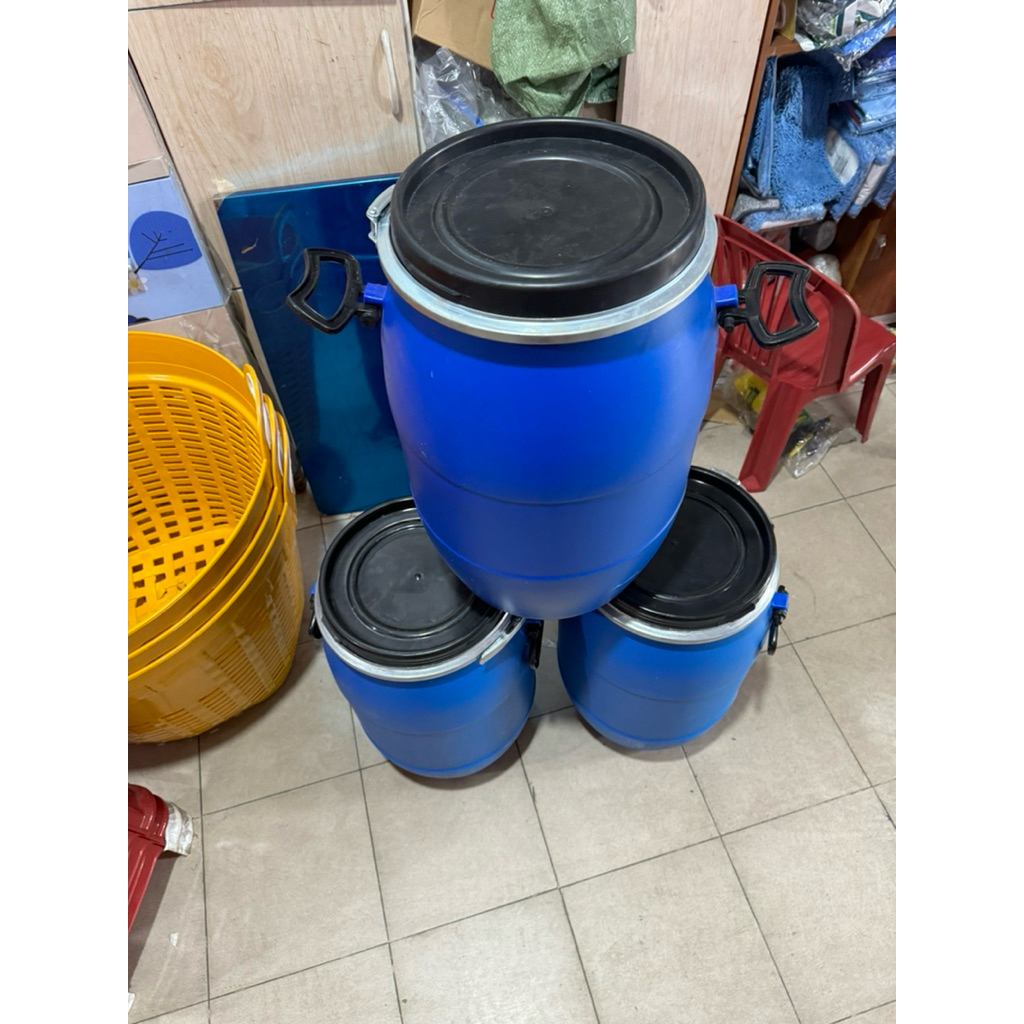 Phi nhựa 30 lít đai sắt đã qua sử dụng 95% , phuy nhựa cũ 30 lít ,phi nhựa cũ ,thùng phi nhựa 30 lít