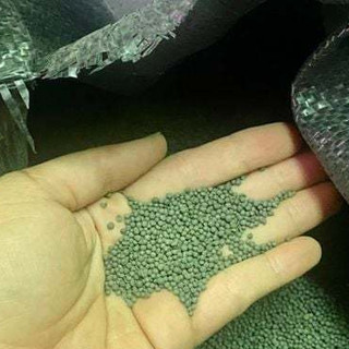 Phân nền gốm đen thủy sinh – Hạt bền, không tan, giữ nước trong, hạn chế rêu
