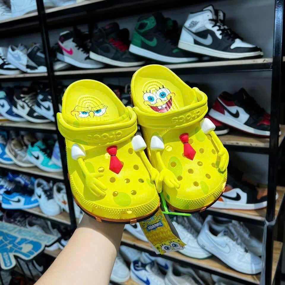 Dép Crocs Hình SpongeBob Vui Nhộn – Dép Đi Trong Nhà Ngoài Trời Cho Bé Và Người Lớn