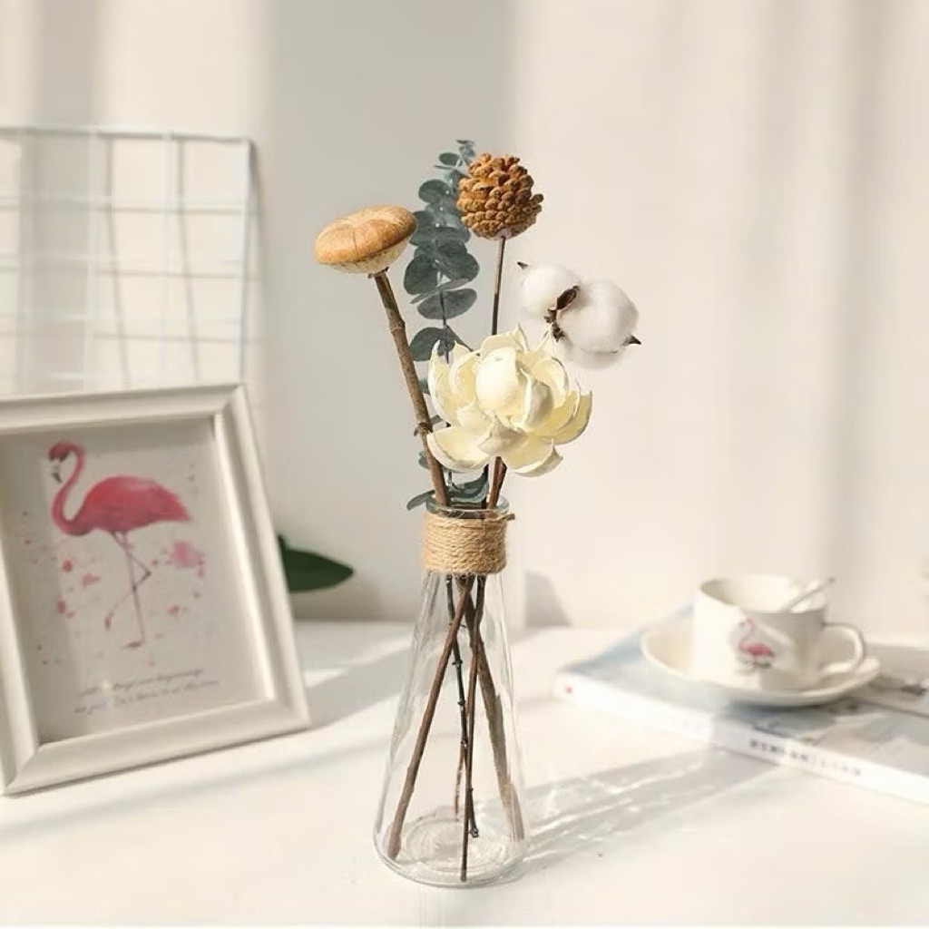 Lọ hoa decor phòng/ Bình hoa thủy tinh dáng tam giác tặng kèm dây dừa trang trí ( chỉ tặng dây không tặng nút)