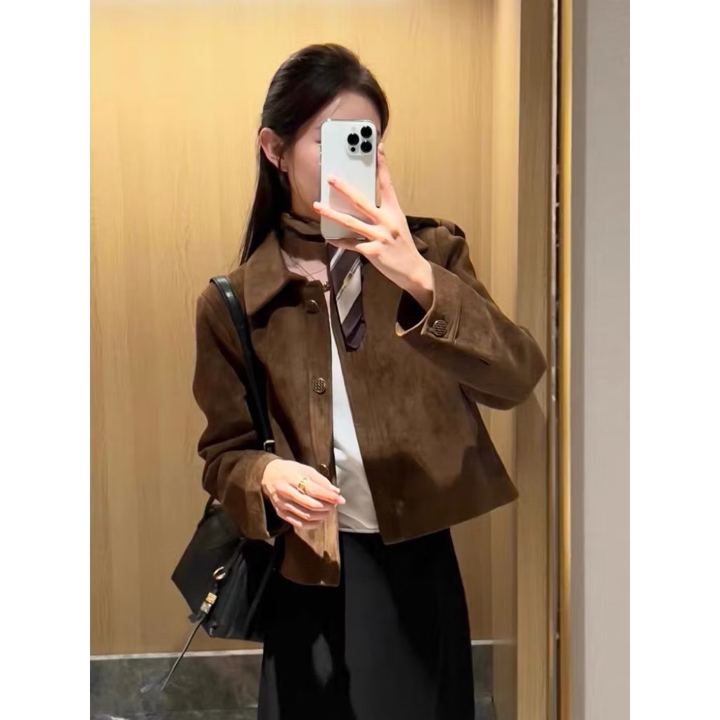 [HÀNG QC/ TẶNG KÈM MÓC] ÁO KHOÁC DA LỘN NÂU QC RETRO CÓ ĐỘN VAI DÁNG CROPTOP CÚC ĐỒNG SIÊU XINH 2MONDAY AK1 | BigBuy360 - bigbuy360.vn