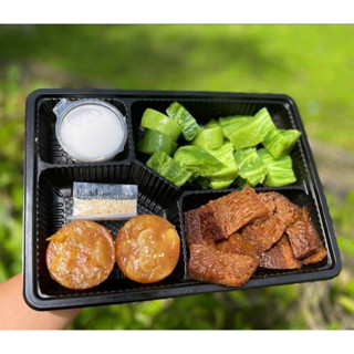  lẻ - 50 cái Hộp khay Nhựa HT 125 Đế Đen 4 Ngăn  kèm nắp : 50 chiếc  lốc hộp cơm 4 ngăn + kèm nắp trong suốt cao cấp 