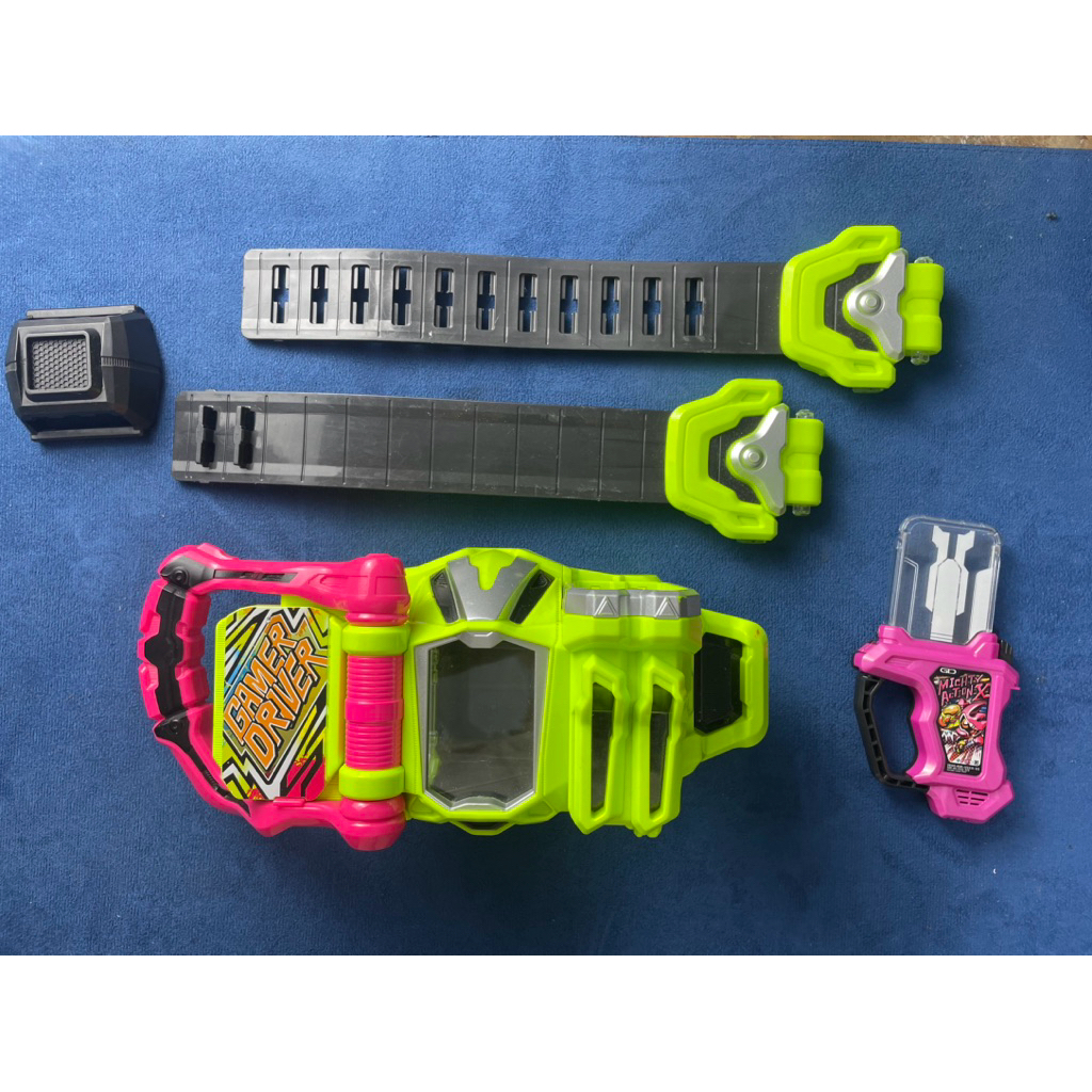 DX Gamer Driver + tadle quest ( bike) Gashat (Kamen Rider Ex-Aid)