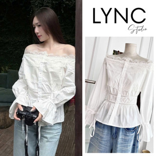 Áo trễ vai dài tay triết eo phối ren tay loe - LYNC Pure Grace LCA0440A