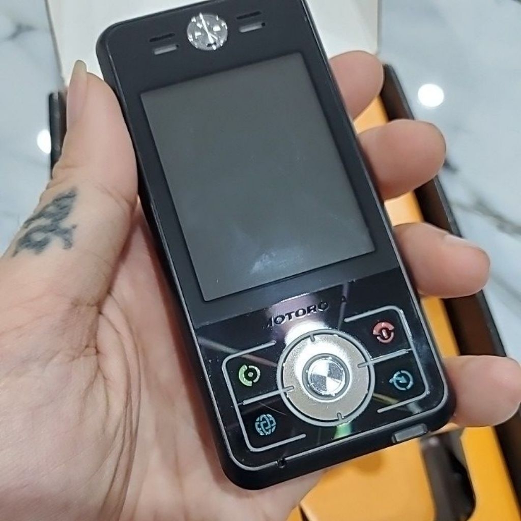 điện thoại cổ Motorola Rokr E6 like new full box