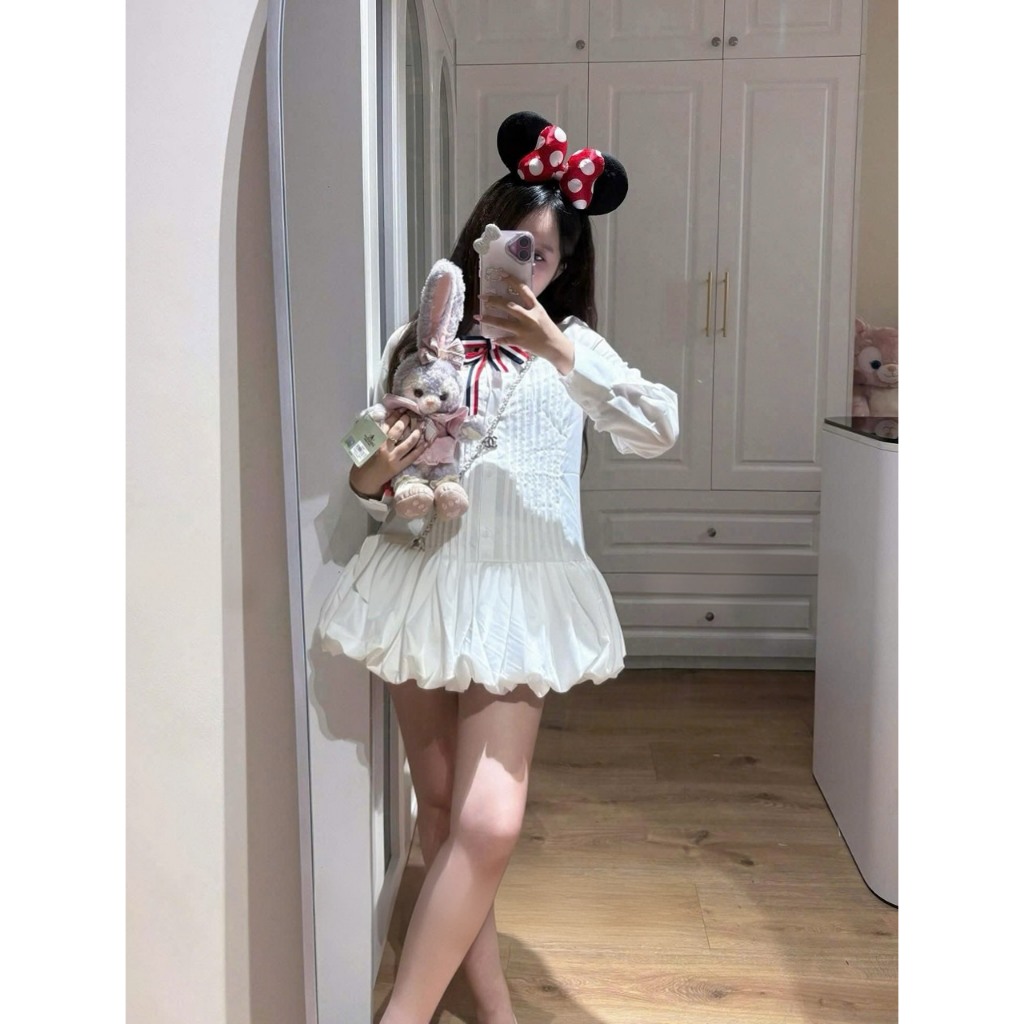 (V.03 Kèm Gấu-Nơ Thome); Váy Sơ Mi Trắng Cổ Sen Xếp Ly Ngực Dáng Babydoll Kèm Phụ Kiện Có Bảo Hộ Rời Vibe  -Lollaye | BigBuy360 - bigbuy360.vn