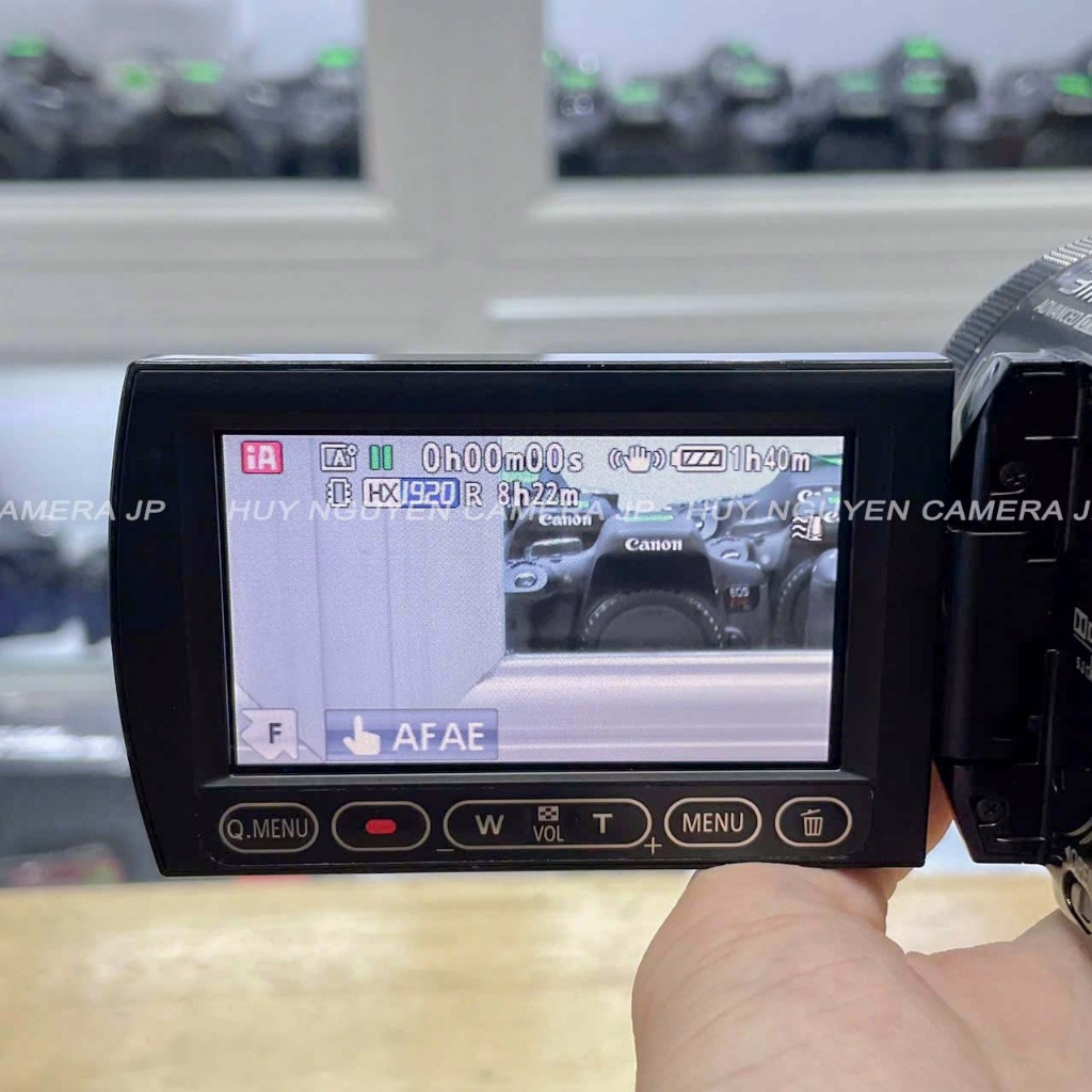 Máy quay phim PANA HDC TM300 ĐẸP . QUAY VIDEO FULL HD 1080P , MÀN HÌNH CẢM ỨNG