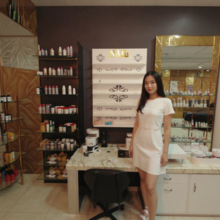 Kệ trưng bày Sơn móng tay treo tường chữ Nail Vàng – Gỗ nhựa Composite, chắc chắn – Minh Long