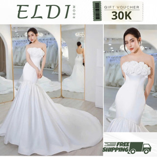 Đầm trắng cô dâu đi bàn cúp đính hoa tùng xòe đuôi tôm Jelly