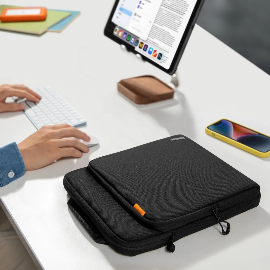 Túi đeo chéo chống sốc cho iPad/Tablet Tomtoc Shoulder Bag 360° size 11/12.9" chính hãng (B03) | BigBuy360 - bigbuy360.vn