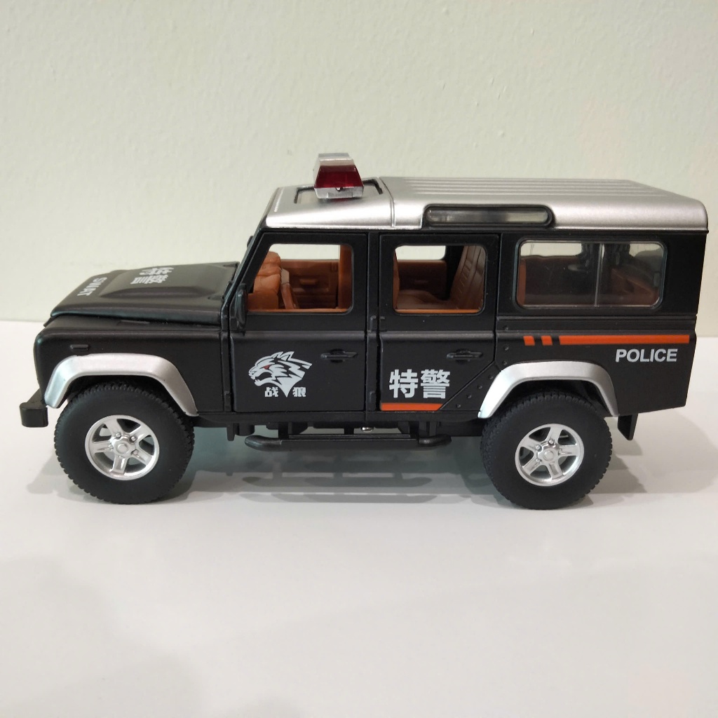 Mô hình 1:32 Land Rover Defender cảnh sát (Độ chi tiết A(cao))