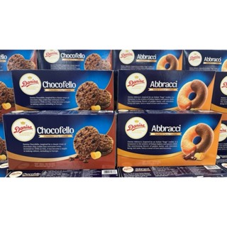 Bánh Danisa Abbaracci 168g x 12 gói và Bánh quy socola Chocofello 150g x 12 gói