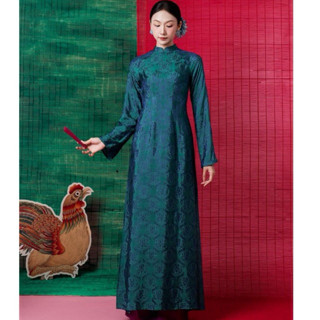  Áo dài gấm tho dơi tơ tằm với chất quần lụa mĩ thiết kế có cổ dáng truyền thống tôn nên vẻ đẹp của ng phụ nữ việt nam 