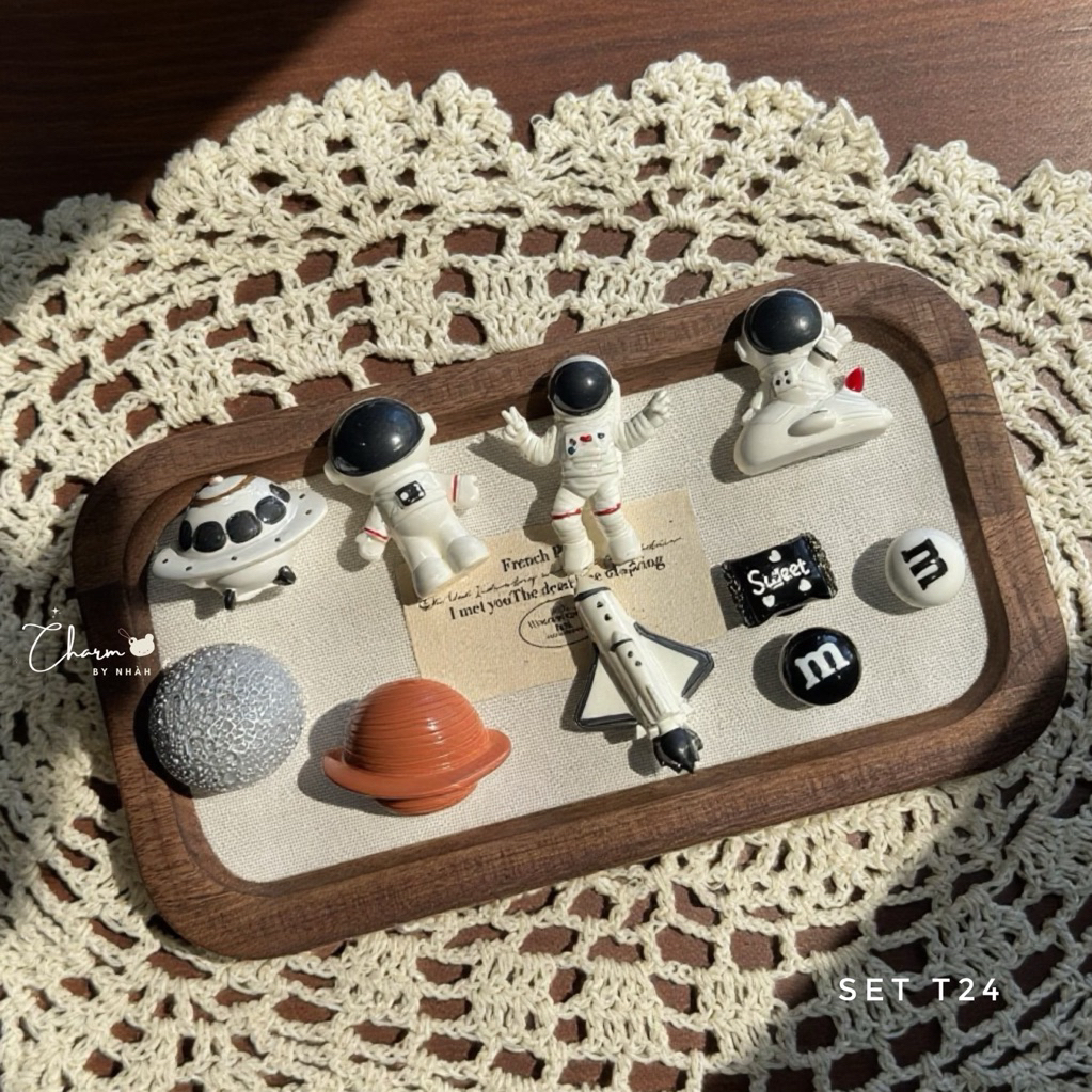 Set charm gắn dép sục cross Phi hành gia đen T22 - Sticker/ jibbitz