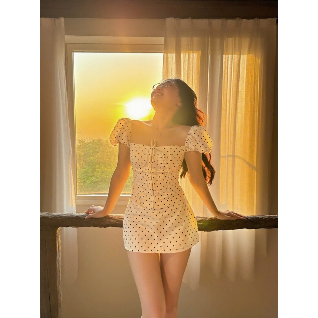 ÁO CỔ VUÔNG CHÂM BI KEM, SIZE SML , hàng sẵn , 2 lớp , không có mút | BigBuy360 - bigbuy360.vn