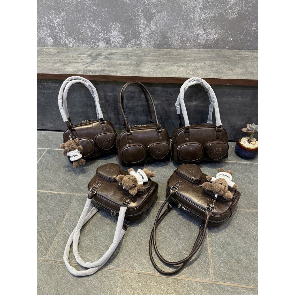 Túi xách đeo vai túi tim màu nâu kèm charm gấu - DK077 | BigBuy360 - bigbuy360.vn