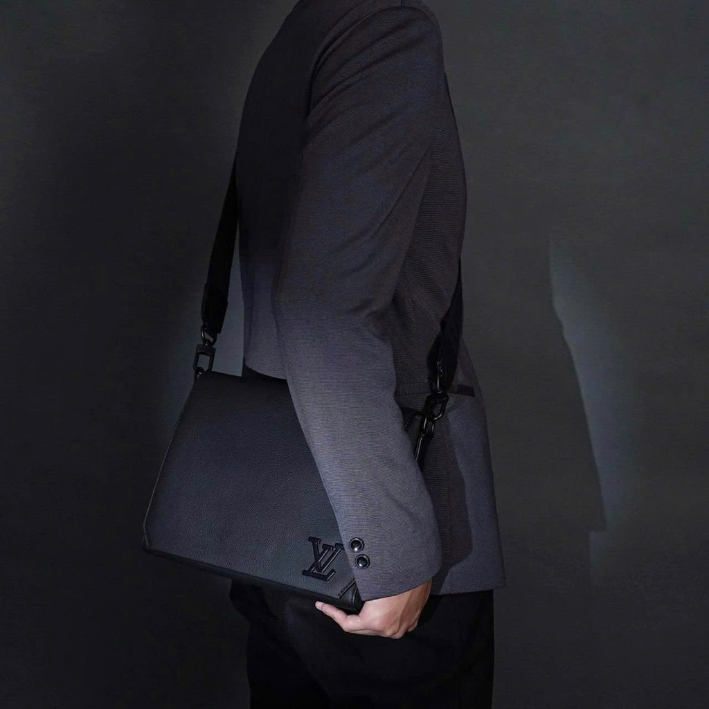 Túi Cặp Công Sở Chữ V Da Taiga