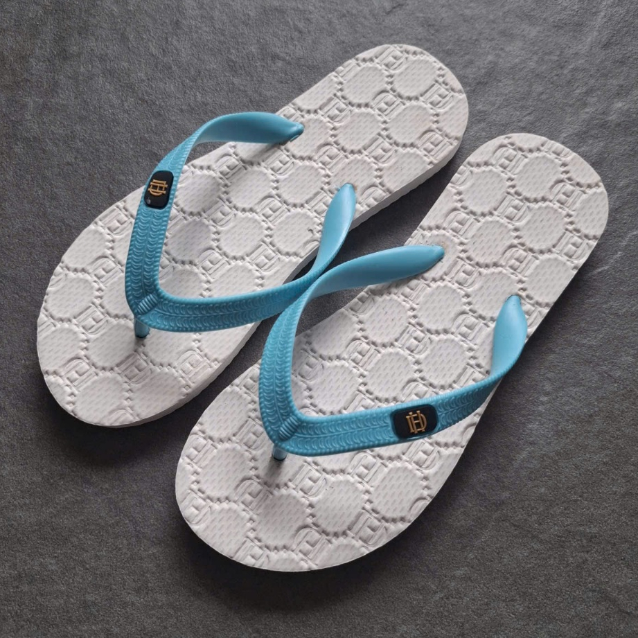 dép xỏ ngón hoa văn, size 35 đến 39, chất liệu quai, đế cao su dẻo, mềm, mang êm, chân, siêu, bền ti