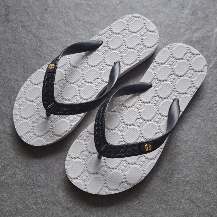 dép xỏ ngón hoa văn, size 35 đến 39, chất liệu quai, đế cao su dẻo, mềm, mang êm, chân, siêu, bền ti